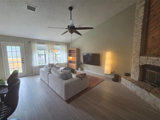 Building Photo - 1604 Kimmerling Ln