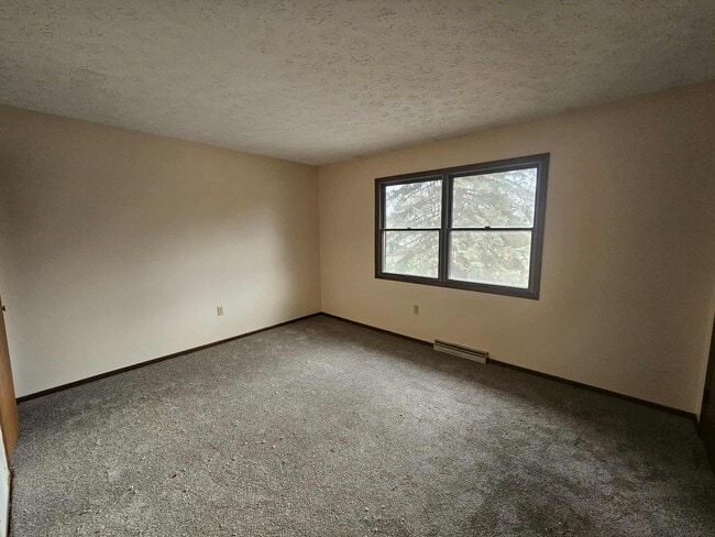 Building Photo - Ravenna 2 Bedroom 1 Bath