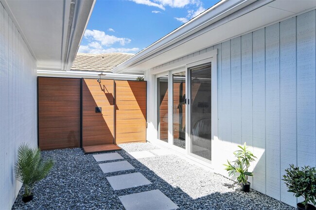 Building Photo - 17026 Bay St