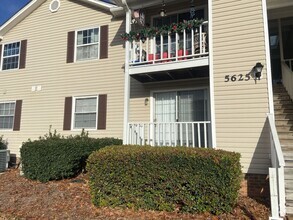 Building Photo - 2 Bedroomn 1 Bathroom Condo in Greensboro!