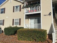 Building Photo - 2 Bedroomn 1 Bathroom Condo in Greensboro!