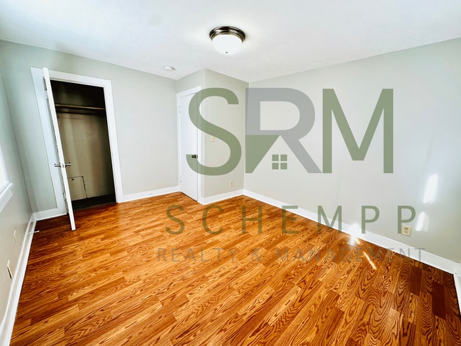 Building Photo - Spacious 2BD home off of Taylor Blvd!