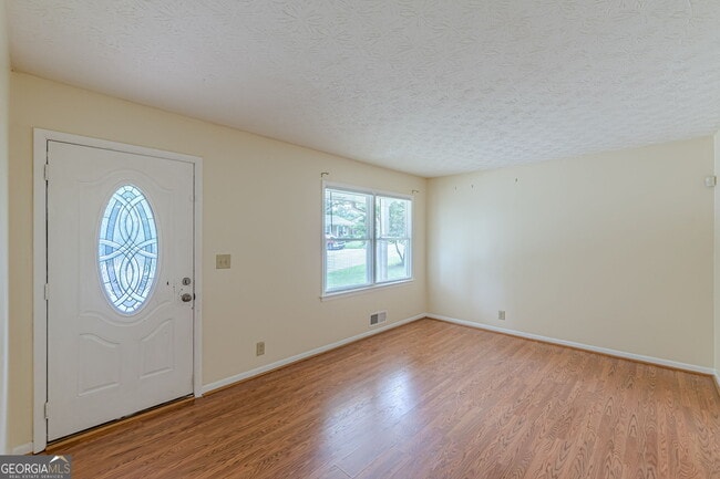 Building Photo - 828 Sheppard Way