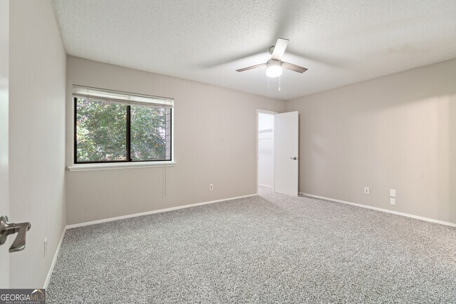 Building Photo - 580 Northridge Crossing Dr