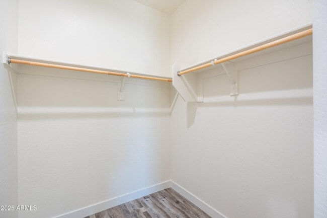 Building Photo - 909 E Desert Ln