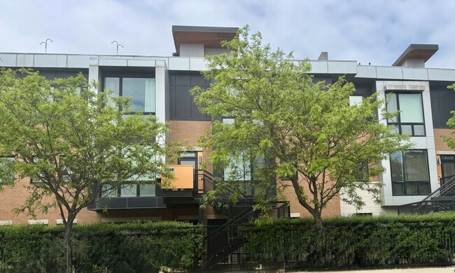 Primary Photo - 2240 W Madison St