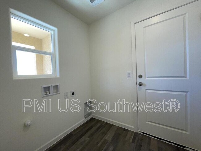 Building Photo - 2406 Village Dr