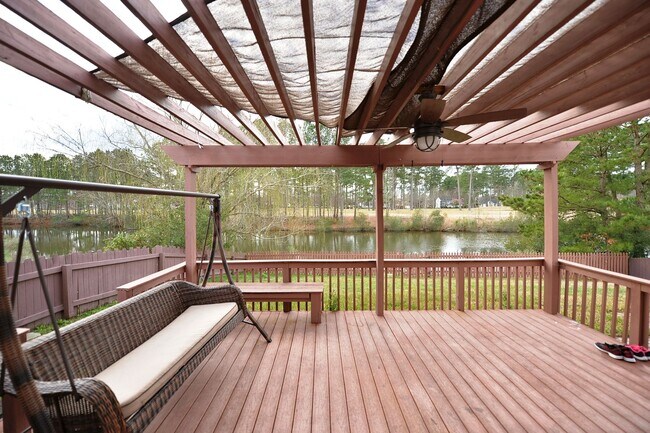 Building Photo - 517 Whisper Walk