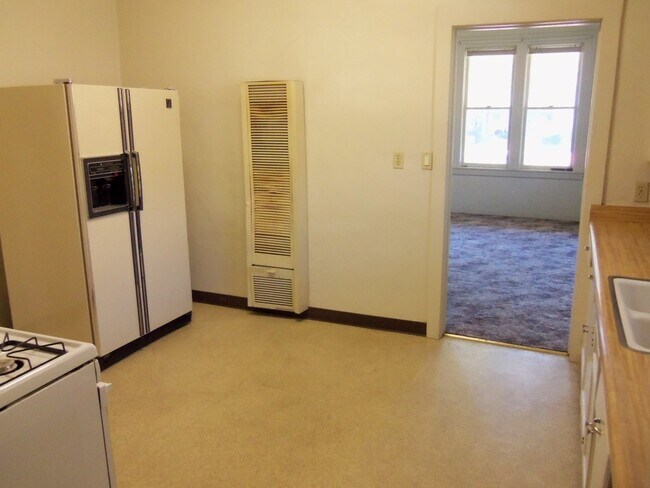 Building Photo - W23rd 445