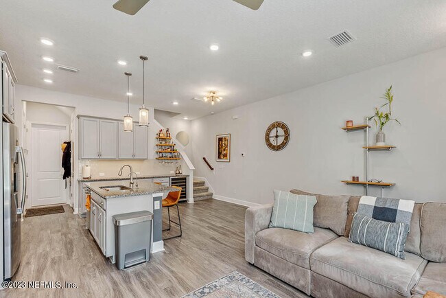 Building Photo - 11475 Surfline Ct