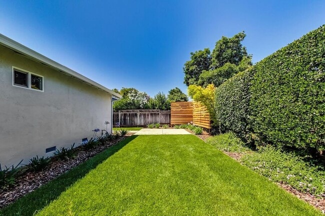 Building Photo - 4401 Castanos St