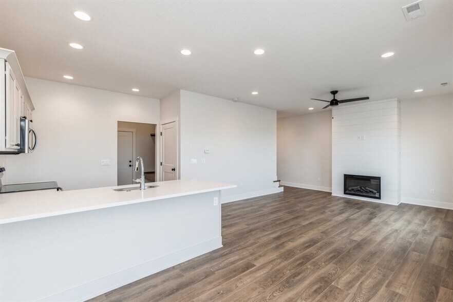 Building Photo - 915 Henryson St