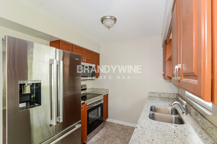 Building Photo - 215 Shore Rd