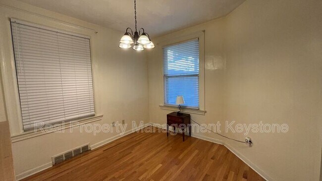 Building Photo - 1122 Greenfield Ave