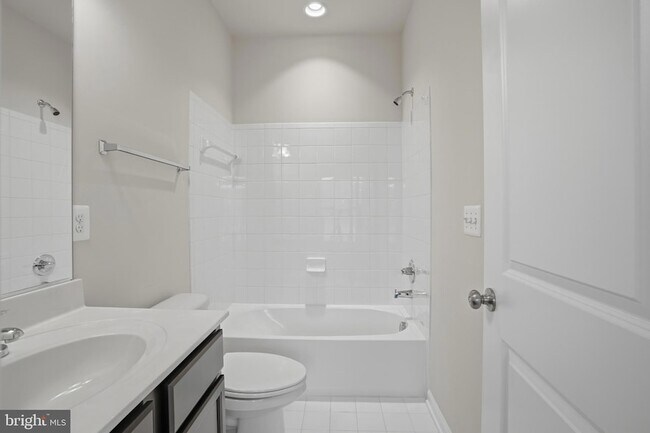 Building Photo - 14325 Potomac Heights Ln