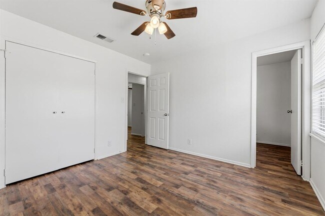 Building Photo - 6601 Stonleigh Pl