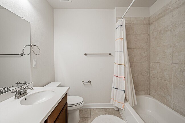 Building Photo - Spacious 5BD, 4BA Castle Rock Home with Fi...