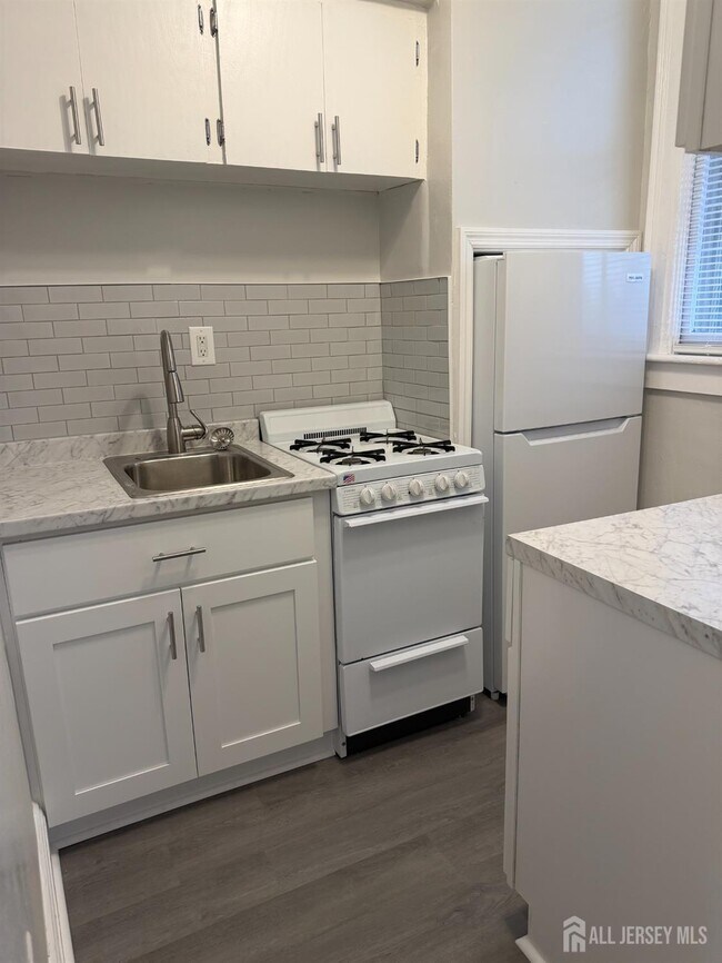 Building Photo - 76 S Adelaide Ave