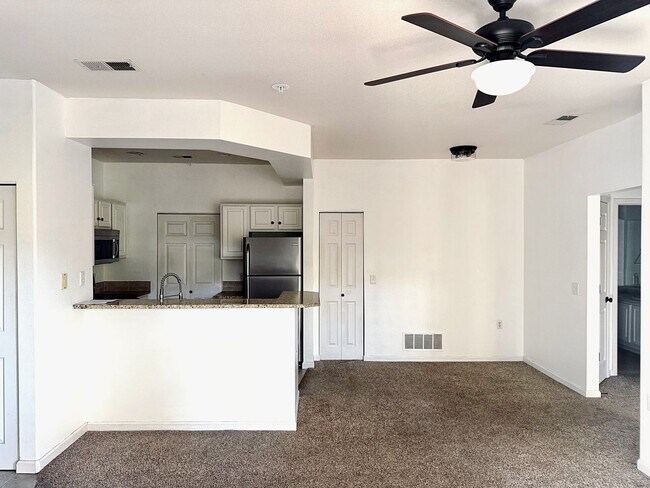 Building Photo - Move-In Specials Through December – 2 Bedroom/2 Bath Condo in SE Fort Collins - $1,725/mo - Ready...