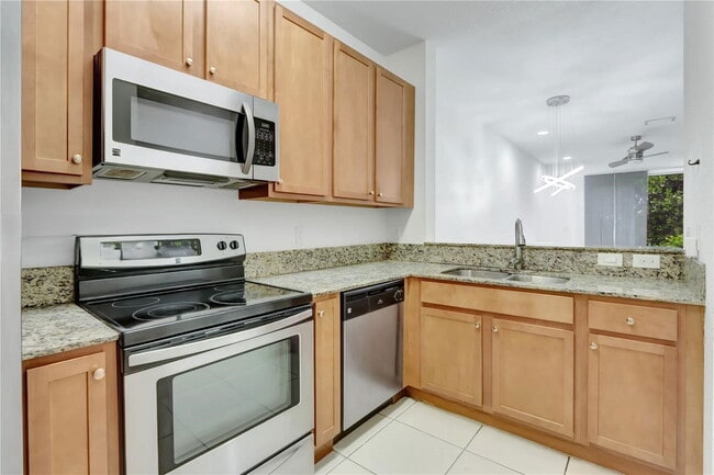 Building Photo - 8915 SW 18th St