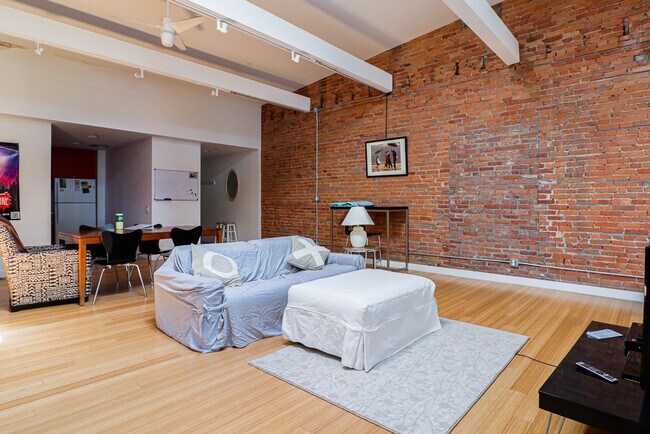 Primary Photo - 201 S West St