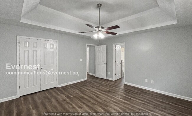 Building Photo - 3 Bed, 2 Bath Home with Fenced Yard & Garage / Pet-Friendly / Available Now!