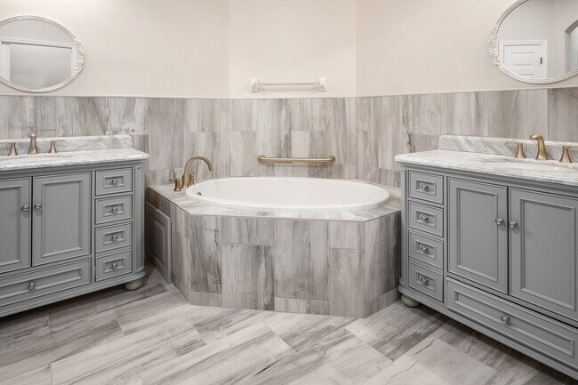 Building Photo - Beautiful Palencia Condo Available for Rent