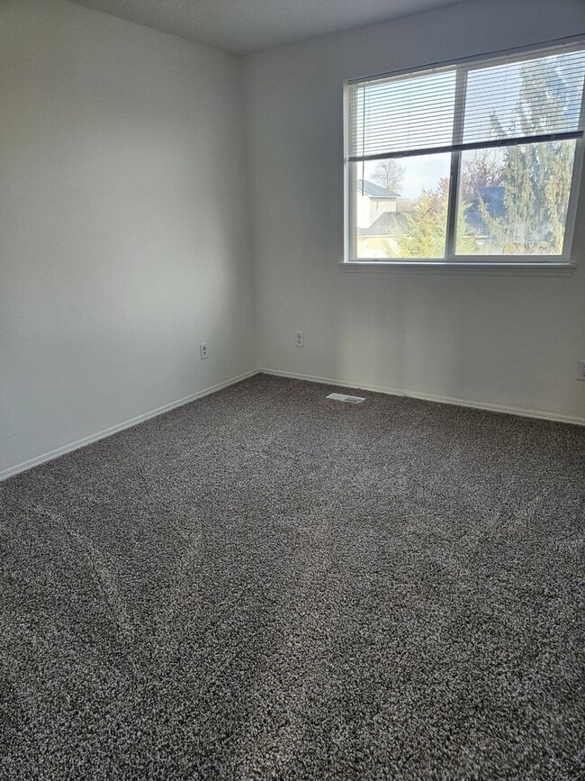 Building Photo - ** SPECIAL $1000 OFF 1st Months Rent**  3 bedroom home in Nampa !!