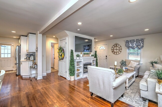 Building Photo - 40 Hazelwood Ave