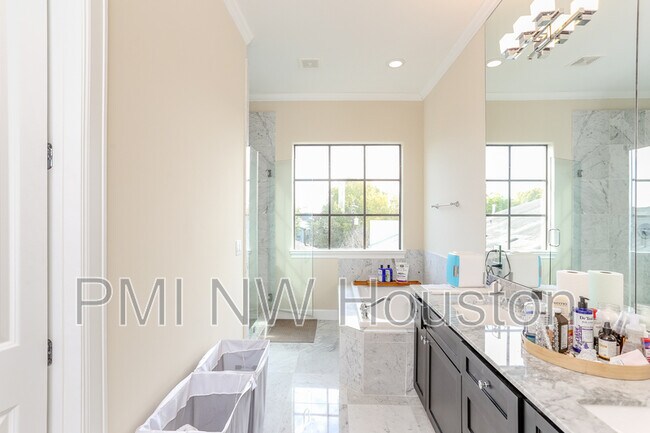 Building Photo - 5309 Blossom St