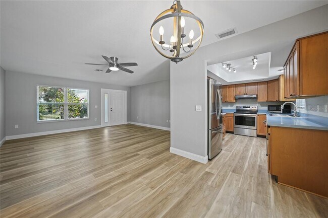 Building Photo - 2925 Magdalina Dr