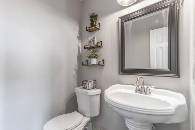 Building Photo - 535 Douthit Ferry Rd