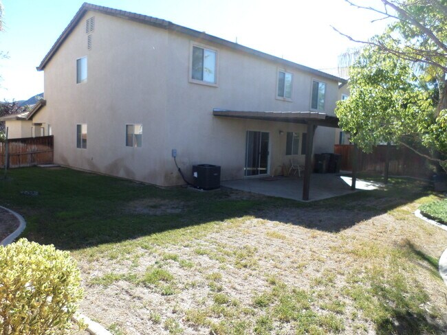 Building Photo - Great 4 BR + BONUS Room off Calle Del Oso Oro