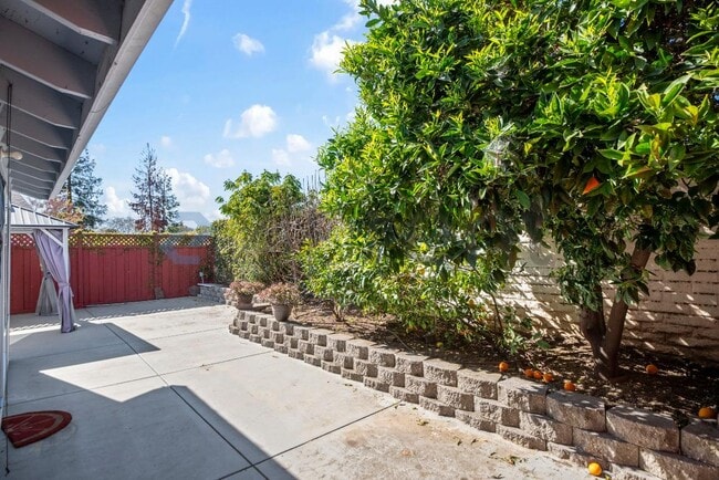 Building Photo - 37789 Essanay Pl