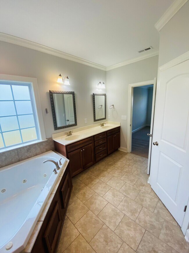 Building Photo - 2120 Remington Ct