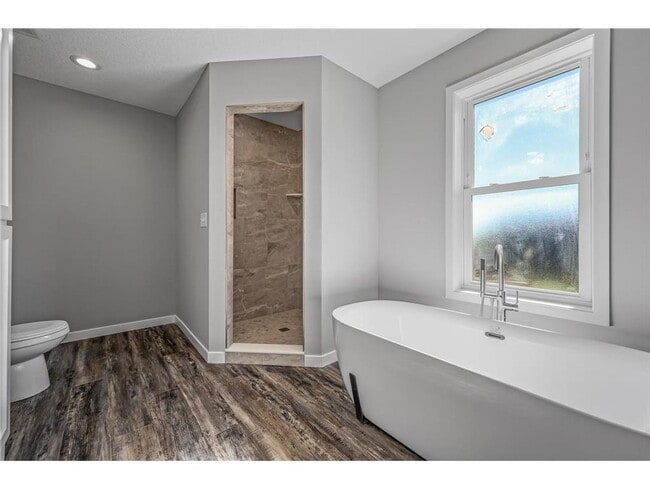 Building Photo - Rare 3 bed 4 bath no upgrade left out! 2 full kitchens, great views, dont miss out!