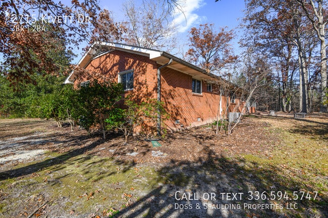 Building Photo - 2715 Kivett Dr