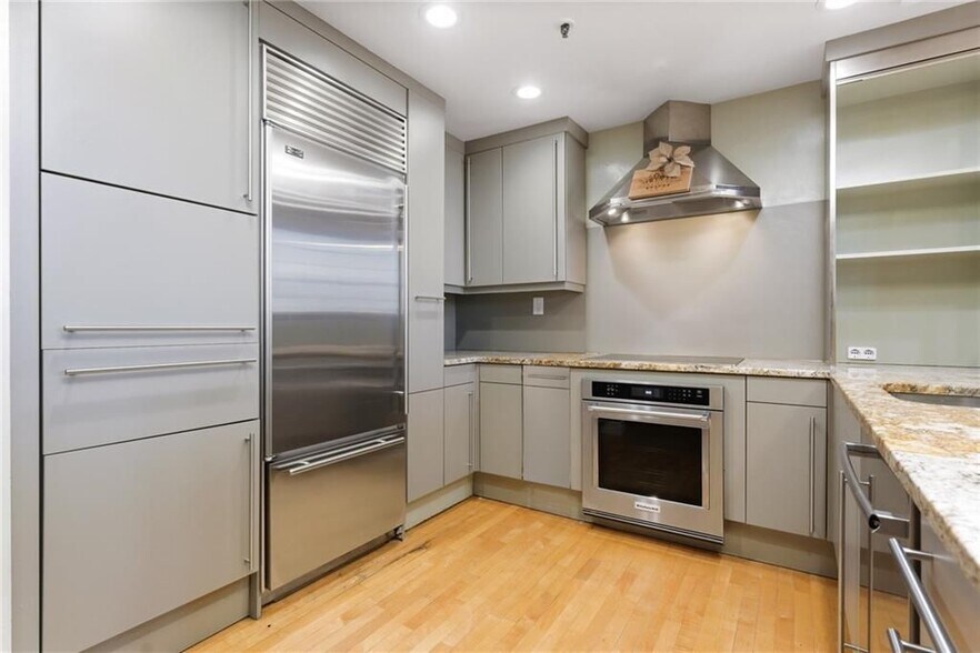 Building Photo - 555 S Water St