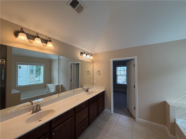 Building Photo - 4525 Highfield Dr