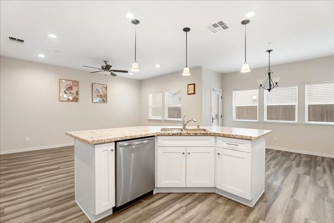 Building Photo - 6200 Fowler Ave