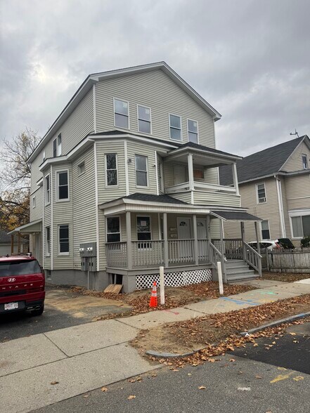 Primary Photo - 240 College St