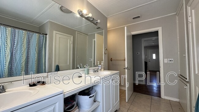 Building Photo - 3319 26th St