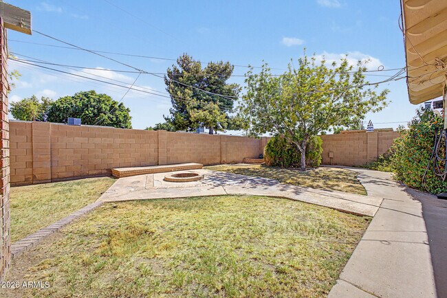 Building Photo - 8501 E Roanoke Ave