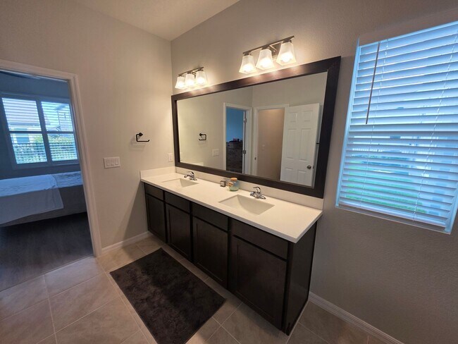 Building Photo - 5914 Hidden Br Dr