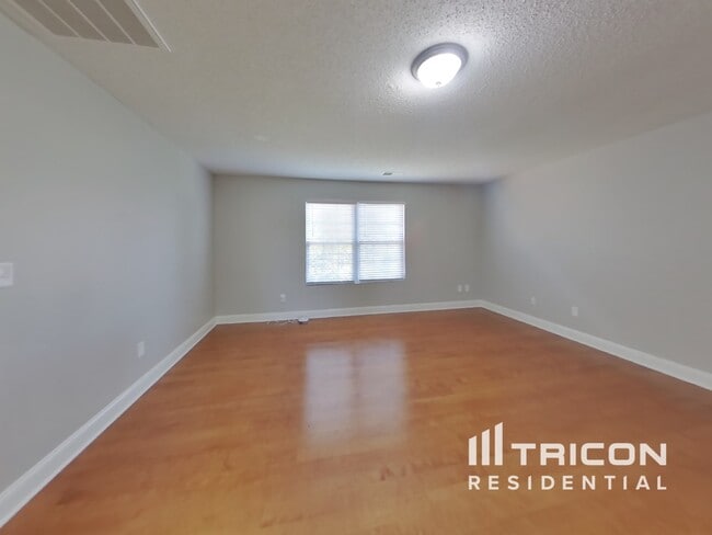 Building Photo - 2203 Ballingarry Dr