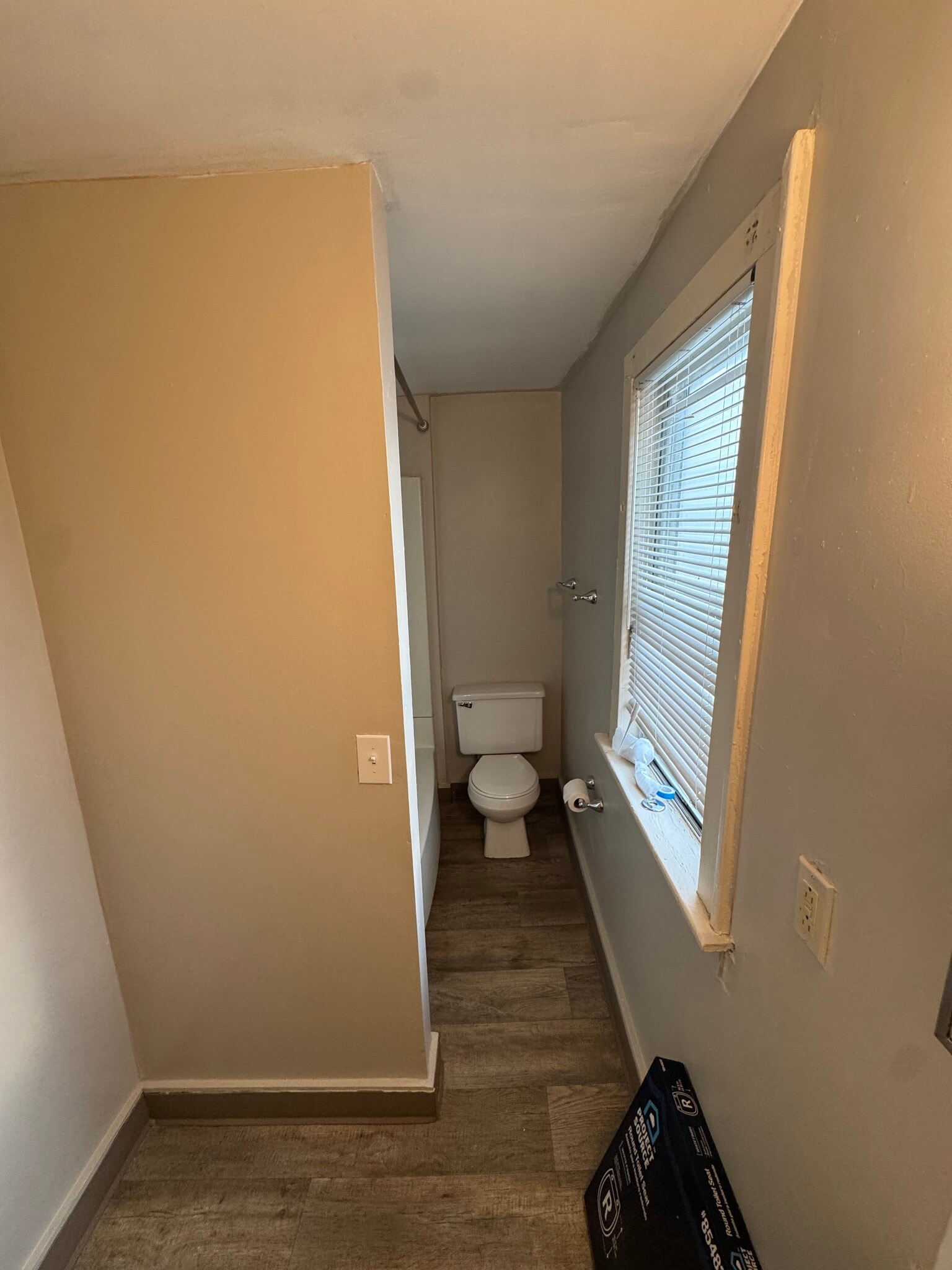 Building Photo - 58 Caledonia St NE