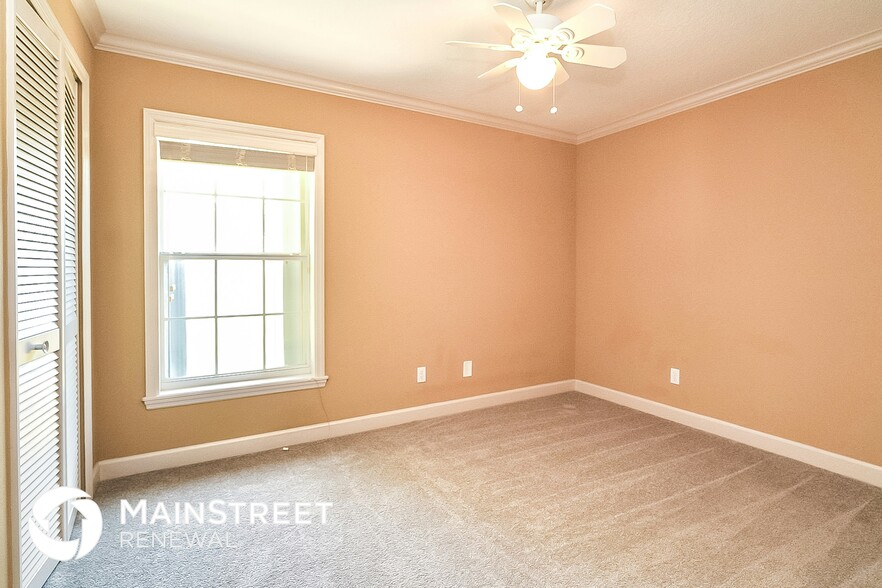 Building Photo - 913 Redwood St