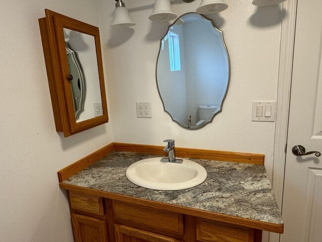 Building Photo - Single Family Home with 1 Bedroom 1.5 Bath...