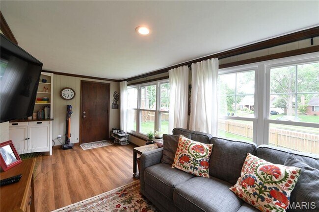 Building Photo - 342 Greenleaf Dr