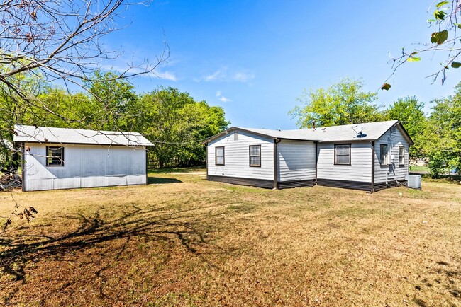 Building Photo - Remodeled